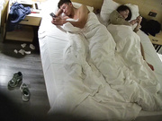 流出高校附近民宿酒店偷拍❤️小哥和漂亮女友尝试新动作没几下就被弄射了