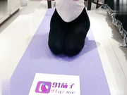 变态瑜伽学生紧身裤外显阴沟