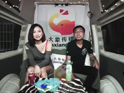 老师把持不住女学生的诱惑-李依依