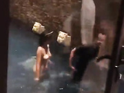 网曝门事件高级私人会所几个醉酒男追着裸体三陪小姐到浴池跌入水中