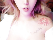 DJ女神跟着音乐的节拍一起摇起来的裸衣舞