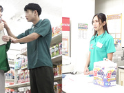 [HUNTB-572] だれとでも定額挿れ放題！コンビニ編 月々定額ポイントを貯めれば、コンビニで働くアルバイト女子、エリアマネージャーに挿れ放題！？ - 4of5