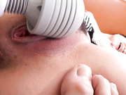 性感的日本18岁女孩喜欢火辣的性爱和体内射精