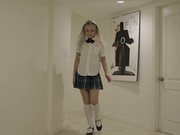 爸爸的女儿是一个顽皮的女学生，并操他的员工（布里特·布莱尔）