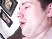 丰满成熟的美洲狮约瑟芬詹姆斯从俱乐部带回家一个种马