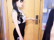 性感美女奶茶店 遭男子搭讪