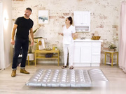 巨乳红发女郎在 按摩期间与客户乱搞，并让她的大奶被精液覆盖