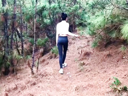 猎奇！中国情侣为了追求刺激，竟然站在树上打炮！.mp4