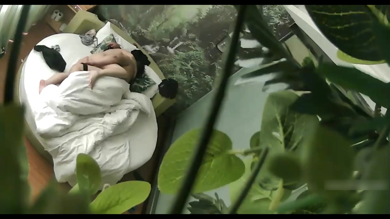 主題酒店拍攝到的皮膚白嫩奶子飽滿美女與胖墩男友開房愛愛 各種體位玩弄叫床聲太騷了 露臉高清