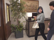 [START-186] ハネムーン中の新婚夫婦から旦那をお触り誘惑 館内で寝取り口淫セックスをくり返す淫乱美人なホテルスタッフ 渚恋生 - 1of5