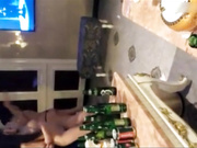 猥瑣哥與老鐵KTV包廂內叫了兩個公主喝酒陪唱 脫光光搔首弄姿艷舞挑逗 場面淫蕩～720P高清