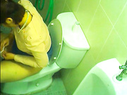 某娛樂場所公共衛生間連續拍攝各種類型年輕美女氣質少婦如廁 形態各異看得誘惑十足～720P高清