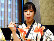 [HMRK-034] ガチ恋100％コンカフェ嬢 キュルキュルお目目とスレンダーボディでおじさんを刈りまくる小動物系美少女登場！花乃はるひ - 1of5