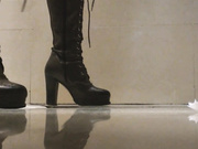 某大型商場公共女廁全景拍攝到的各式良家美女少婦如廁 貌似下體都保養的挺幹凈的 1080P高清原版