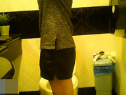 精品推薦 某公共女廁拍攝到的新加坡年輕美女少婦如廁 貌美妙齡女性騷穴粉嫩誘惑 原版高清