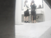 最新流出-某寫字樓公共女廁拍攝到的各式美女少婦如廁 有個大胸金發妹子的蜜桃臀看得很是惹人喜愛 1080P高清原版