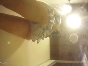 最新流出大神潛入某遊泳場更衣洗漱室偷拍各式美女少婦沐浴更衣 苗條身材堅挺美乳看得讓人欲火焚身 1080P高清原版