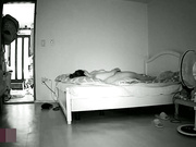居家攝像頭破解拍攝到的年輕大奶美女床上全裸看小黃片自慰 高潮過後就累了～720P高清
