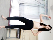 清純外表藝校苗條長發嫩妹子教室內脫光衣服激情裸體艷舞 一小戳陰毛看得欲火焚身 1080P高清原版