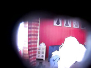 情趣酒店拍攝到的年輕大學生情侶開房造愛 脫掉內褲直接劈開雙腿給操爽的直叫 太騷了 露臉高清