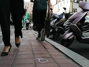 坑神潜入写字间公共女厕