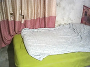 城中村几个有点姿色的姐妹租一间平房改专用炮房提供快餐服务车轮战~嫖客有老有少因长得漂亮所以生意红火01