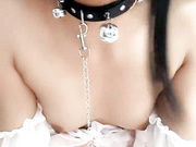 丝袜露脸新来的小骚货镜头前大秀直播诱惑狼友，表情好骚按摩棒自慰阴蒂，道具抽插骚穴特写，浪叫呻吟不止