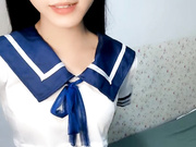 你的欲梦制服露脸听狼友指挥，脱光光展示完美好身材，揉奶玩逼掰开给狼友看骚逼特写水嫩诱人，精彩不要错过