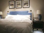 溫柔的姐姐，長腿包臀裙坐在身上調調情，舔屌口交翹起屁股後入抽插猛操。