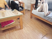 【芒果】兄弟共享白丝妹妹  好兄弟操妹妹巨根猛入，哥哥在旁边拍照助兴