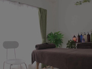 GODR-1240 生チ〇ポのなりゆき挿入を拒めず…入店初日から即ズボSEX中出ししちゃった新人の人妻エステ嬢 - 1of5