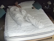 大学城学妹不满被操 对学弟竖中指 学弟人菜瘾大事情多 床上操完 还要去沙发上试试 奈何是战五渣3