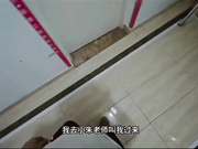 《我是奶气草莓》❤️反差婊朱老师晚上趁着拿快递的时间偷偷跑到天台和情人约炮高清无水印原版