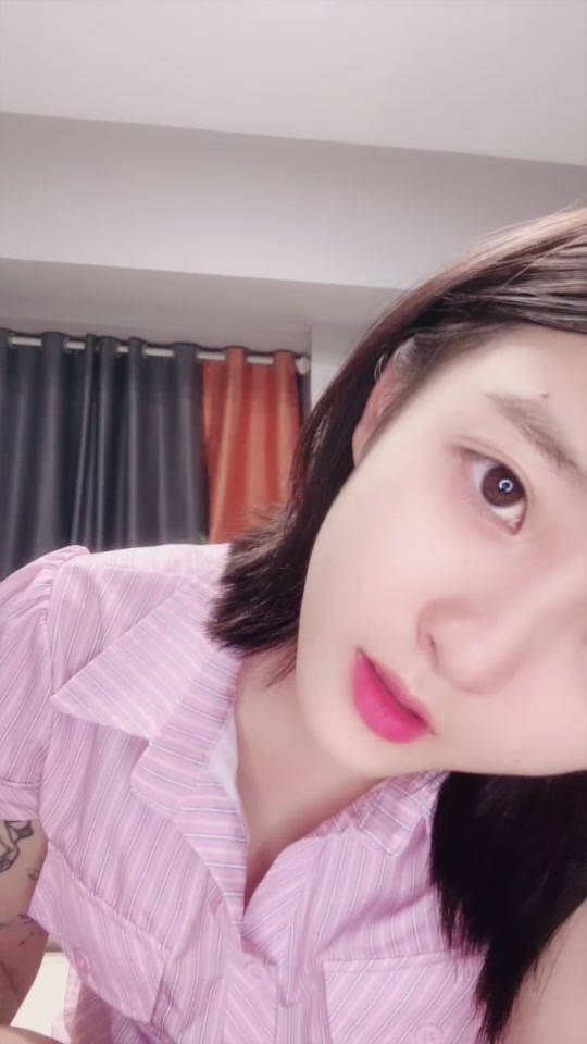 超清纯校花嫩妹『源源baby』高挑身材超高颜值，清纯淫靡并存，轻轻一操就喷水 清纯面庞超反差 2 (2V) (2)