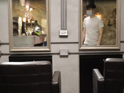 成功勾引到楼下理发店老板娘