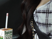 908JDH-005 服からハミ出てる19歳のデカおっぱい (月見若葉) - 1of5