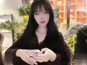 粘人小妖精让男友无从招架只能起来干