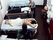 黑客高清监控按摩店摄像头拔火罐的妹子奶真大