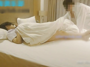 天堂原创系列第三季-98年白嫩漂亮的邻家学妹制服诱惑,干完一次妹子累的睡着了趁机又操了一次,毛毛稀少,全程国语!