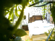 精品绿叶房偷拍-性感短裙大学美女被异地恋男友趴屁股上爆插,听声音好像干哭了,说：感觉你比以前变大了,太深!