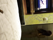 偷拍前女友洗澡，最后居然被发现了，阴毛茂密