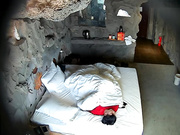 瘦弱小哥泡了个丰满大波女友去开房干累了吃外卖吃饱了给他来个冰火