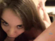 在少女紧绷的阴户里射一发