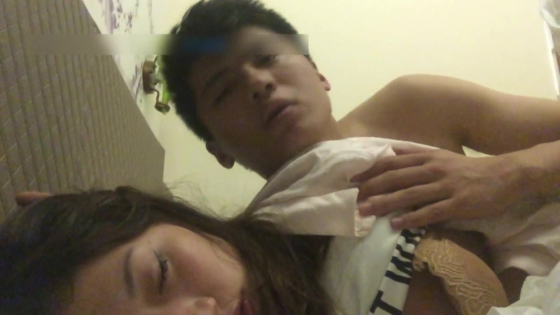 『小姨子你继续睡 姐夫抽屌干一炮』醉操聚会宿醉的小姨子 无套趴着操射美臀擦干净免得被发现 高清1080P版