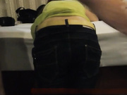 暴力虐待背着我偷情小女友皮带板子抽PP夹子夹BB灌肠普通话对白