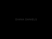 撕烂俏皮学生妹的丝袜，把她干翻在床 - Diana Daniels