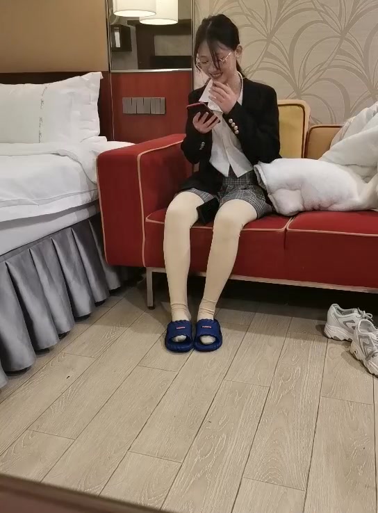 风月场高手实力首炮【风月寻欢】01.13重金约炮椒乳稚嫩外围美女 叫床声音嗲嗲的 美女喜欢骑乘操 高清源码录制