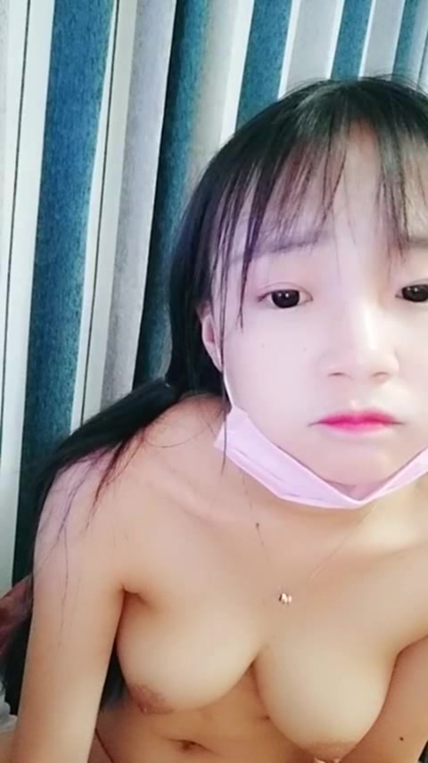 年龄不大双马尾巨乳妹子全裸扣逼喜欢不要错过