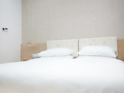 双飞极品女神甜美风骚性感配合默契尽享齐人之福2v1