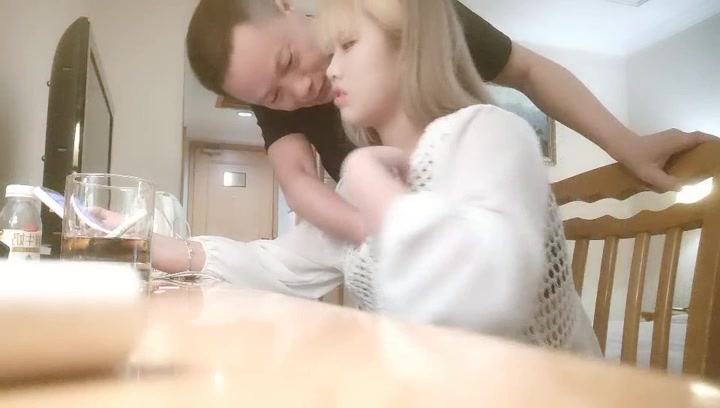 职校20岁小妹妹D罩杯粉胸白臀插入骚叫不断